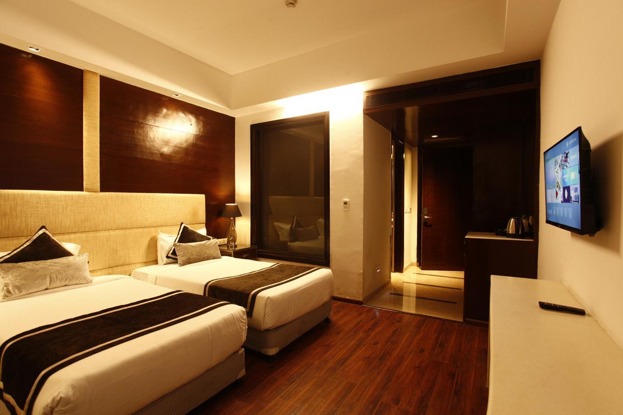 Plutos Hotel New Delhi Exterior photo